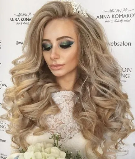 Nyaralás frizurák frizurák a közép- és hosszú haját a kezével fotó és videó