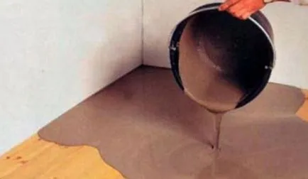 Lehetséges, hogy öntse a padlóra a fa padló önterülő padló egy fa alap egy fa alatt a házban, fotó