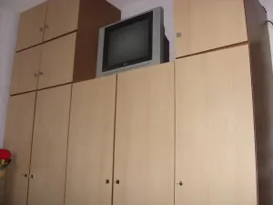Néhány kreatív ötleteket, hogyan kell frissíteni egy régi szekrény (szekrény) Néhány kreatív ötleteket, hogyan kell frissíteni egy régi szekrény