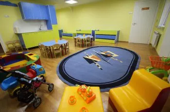 Oktatási központ a földről a lépésről lépésre (üzleti oktatás) Oktatási központ a földről lépésről lépésre