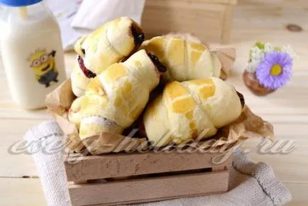 Bagels leveles tészta töltelékkel, recept fotó (teszt) Bagel leveles tészta a töltelék a recept egy fotót