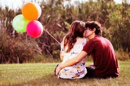 First Love Hogyan lehet megérteni a serdülő (kamasz) Első szerelem, mint egy tinédzser, hogy megértsék