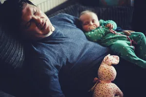 Miért az emberek alszanak nyitott szemmel - nő s nap