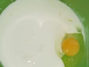 Péksütemények töltött csirke és a tojás (a tésztát kefir) Péksütemények töltött csirke és a tojás