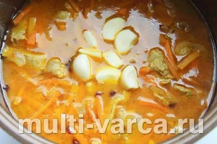 Pilaf a multivarka Polaris sertéshússal