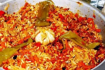 Csirke Pilaf bográcsban a megfelelő receptet (pilaf) Csirke Pilaf bográcsban a megfelelő recept