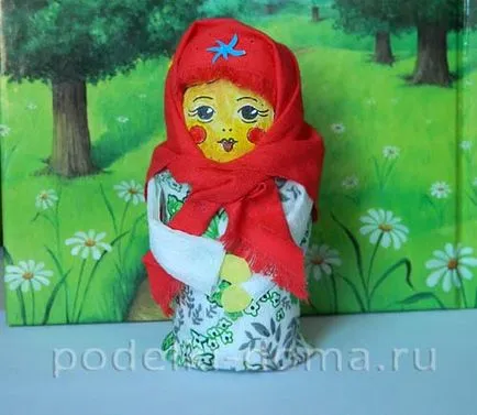 Hack „matryoshka” selejt anyagokból, egy doboz ötletek és műhelyek