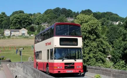 A busszal, amelyekről úgy gondoljuk, hogy már egy kényelmes utazás (busz utazás) A busszal, amelyekről úgy gondoljuk, hogy már egy kényelmes utazás