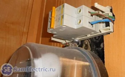 Csatlakozó egyfázisú feszültség stabilizátor