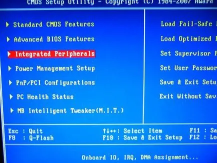 Csatlakoztassa a billentyűzetet az USB-csatlakozót, és módosítsa a BIOS-beállítások
