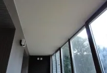 A mennyezet az erkély, ahonnan dolga, mint hogy hüvelyébe a loggia, egy fénykép és a lehetőségeket, festék a kezüket, (plafon) A mennyezet az erkély, ahonnan dolga, mint hogy hüvelyébe a loggia, egy fénykép és a lehetőségeket, festeni a kezüket,
