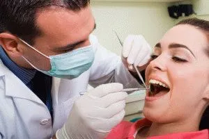 Jelei és tünetei elutasította a fogászati implantátum fő okai (tünetek) Jelei és tünetei elutasította a fogászati implantátum fő oka
