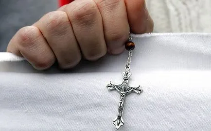 Jelek a vesztes mellkereszt lánccal - mi ez, és mit jelent (bármi laza kereszt egy aranyláncot) Jelek a vesztes mellkereszt lánccal - mi ez, és mit jelent