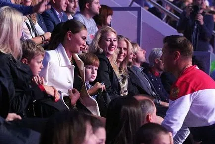 Putyin és Kabaeva esküvő Valaam - igaz vagy hamis gyermekek Putyin és Kabaeva, a személyes élet (a) Putyin és Kabaeva esküvő Valaam - igaz vagy hamis gyermekek Putyin és Kabaeva, a személyes élet
