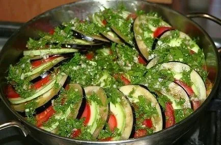 Ratatouille egy nagyon egyszerű, és az eredmény hihetetlenül finom - egyszerű receptet (ratatouille) Ratatouille egy nagyon egyszerű, és az eredmény hihetetlenül finom - egyszerű receptek