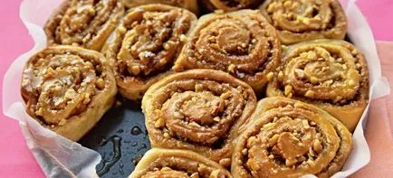 Recept zsemle a kemencében - finom és egyszerű, gazdag és szegény, édes és rozs zsemle (zsemle) Recept zsemle a kemencében - finom és egyszerű, gazdag és szegény, édes zsemlék és rozs