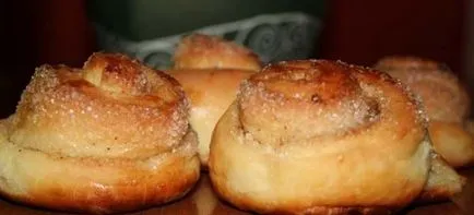 Recept zsemle a kemencében - finom és egyszerű, gazdag és szegény, édes és rozs zsemle (zsemle) Recept zsemle a kemencében - finom és egyszerű, gazdag és szegény, édes zsemlék és rozs