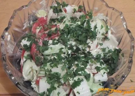 Recept saláta friss kínai kel, paradicsom, uborka, paprika és a csirke (saláta) Saláta recept friss kínai kel, paradicsom, uborka, csirke, bors