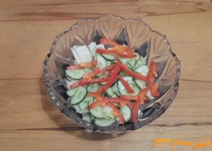 Recept saláta friss kínai kel, paradicsom, uborka, paprika és a csirke (Peking) Saláta recept friss kínai kel, paradicsom, uborka, csirke, bors