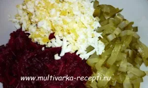 Saláta piros hal, uborka és tojás