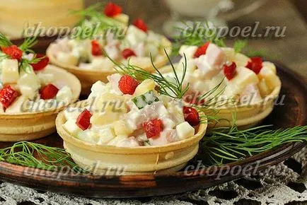 Saláta sonkával, sajttal és uborkával - egy finom receptet, fényképes