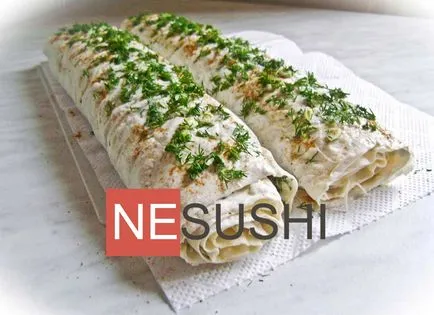 Tekercset lavash csirkével és sajttal