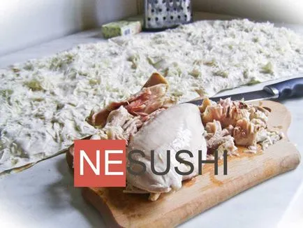 Tekercset lavash csirkével és sajttal
