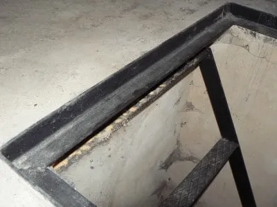 Szerelőakna garázs - jellemzői az építési (pillér burkolás táblák) Szerelőakna garázs - épület szolgáltatásai
