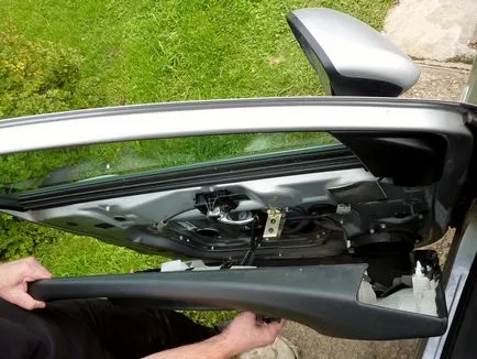 Az elülső ajtókárpit Qashqai (döntött) - 2 válasz