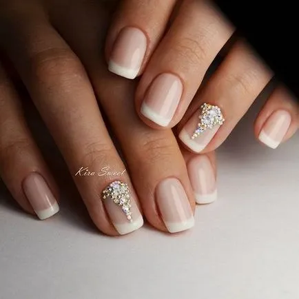 Modern Nail Design 2017 zakó a minta a fényképet (a klasszikus változata a francia) Modern Nail Design 2017 zakó a minta egy fotó