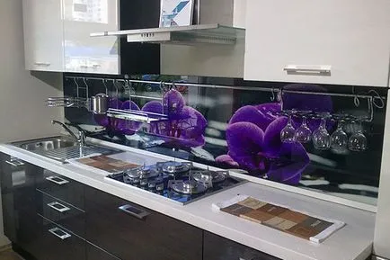 Glass kötény a konyhában kezével sajátosságait és szerelése - kuhnyagid - kuhnyagid