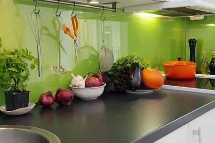 Glass kötény a konyhában kezével sajátosságait és szerelése - kuhnyagid - kuhnyagid