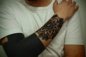 Tattoo karján a férfiak és a nők értékét, vázlatok, ötletek (érték) Tattoo karján a férfiak és a nők értékét, vázlatok, ötletek