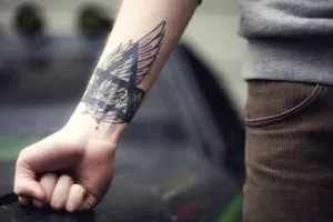 Tattoo karján a férfiak és a nők értékét, vázlatok, ötletek (tetoválás) Tattoo karján a férfiak és a nők értékét, vázlatok, ötletek