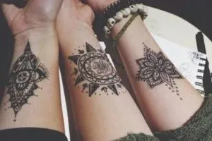 Tattoo karján a férfiak és a nők értékét, vázlatok, ötletek (lány) Tattoo karján a férfiak és a nők értékét, vázlatok, ötletek