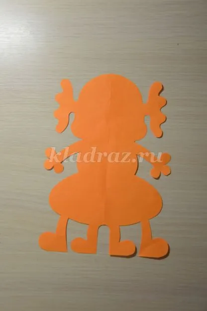 Vicces, papírból készült cikkek a kezével a Űrhajózási napja sablonok általános iskolások