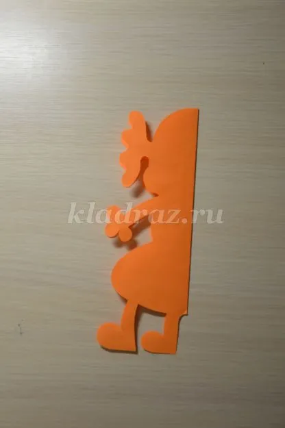 Vicces, papírból készült cikkek a kezével a Űrhajózási napja sablonok általános iskolások