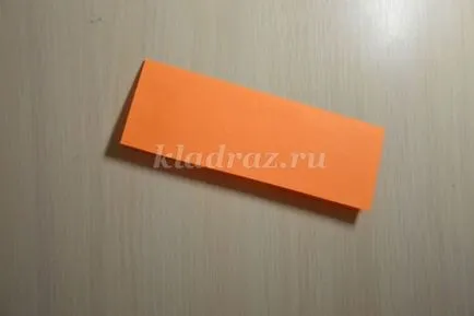 Vicces, papírból készült cikkek a kezével a Űrhajózási napja sablonok általános iskolások