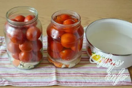 A finom, konzerv paradicsom a téli recept fényképpel (só) Finom konzerv paradicsom a téli recept egy fotó