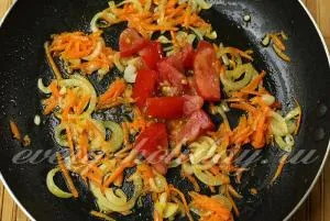 Sült csirke burgonyával egy bankot recept egy fotó