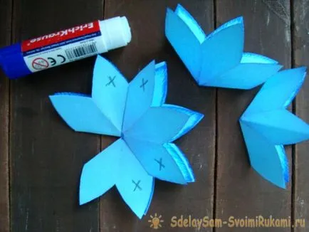 3D-s kártya virágokkal, a mester osztály saját kezűleg