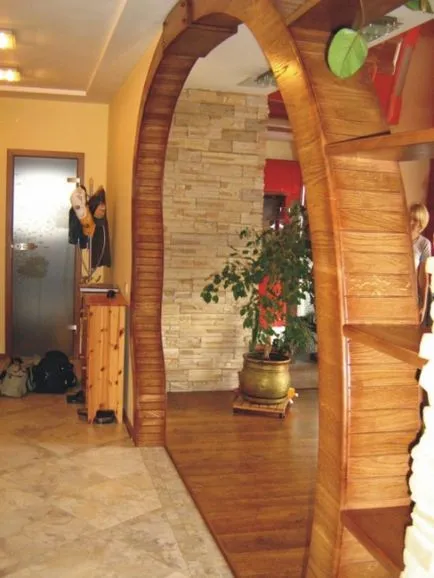 Arch fából kezeddel, az épület portál (kéz) Arch fából kezeddel, épület portál