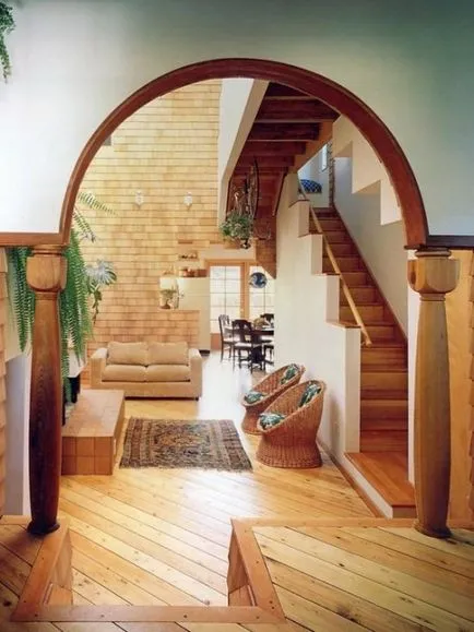 Arch fából kezeddel, az épület portál (saját) Arch fából kezeddel, épület portál