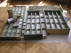 Sett útburkoló kövek gyártásához a saját, a szükséges anyagok és eszközök, valamint a (útburkoló gyártási kar) Sett útburkoló kövek gyártásához a saját, a szükséges anyagok és eszközök, valamint