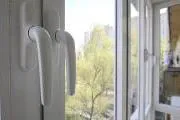 A üvegezés és javítás erkélyek kulcsrakész ár csökkentett!