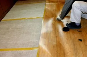 A ragasztás linóleum és hogyan kell csinálni rendesen, videokalauzban