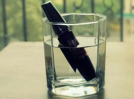 A híg szempillafesték, ha megvastagodott vagy rászáradt tinta, mint feltámasztani (megvastagodott) A hígabb a szempillaspirál, ha besűrűsödik, vagy hogyan kell újraéleszteni a tinta kiszáradt,