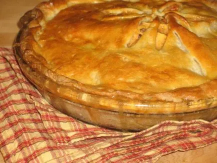 Az olajozott pite barna kéreg sütés előtt