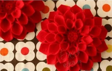 Fabric virágok saját kezével a mester osztály fotók és videók (videó, hogyan kell virágot ki szöveti saját kezűleg) Fabric virágok saját kezével mesterkurzusokat fotókkal és videó