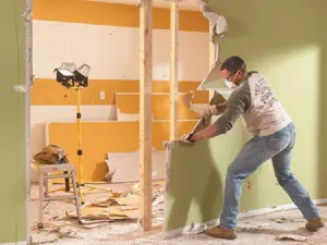 Lebontása a fal salak blokkok, beton tömb, tégla, épít a ház!